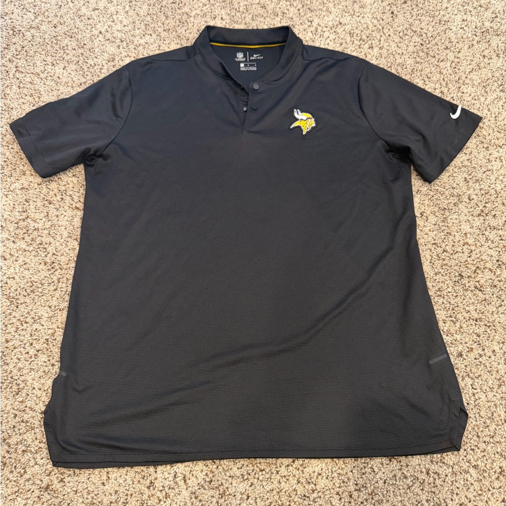 Nike Vikings Men’s Blade Collar Polo Size Large in great condition!